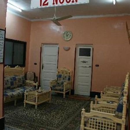 Fontana Luxor Hostel Zewnętrze zdjęcie